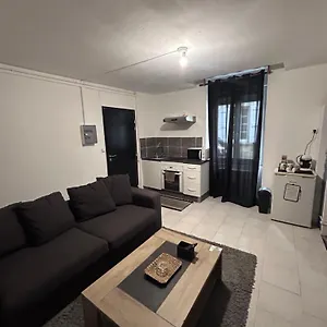 Rez-de-chaussee, Centre-ville Appartement Briatexte